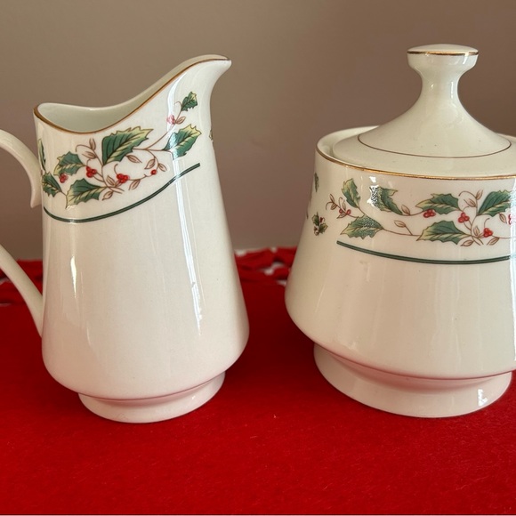 Holly Traditions Holly Pattern with Gold Trim Creamer and Sugar Bowl, Holiday - Picture 2 of 11
